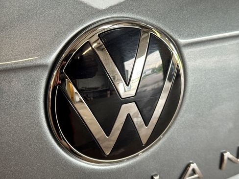 Used 2022 Volkswagen Tiguan SE R-Line FWD image 18