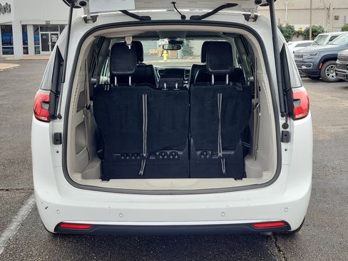 Used 2024 Chrysler Pacifica Touring-L image 28