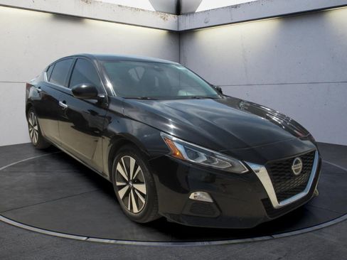 Used 2022 Nissan Altima 2.5 SV FWD image 2