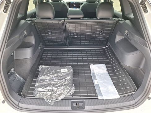 New 2026 Volkswagen Tiguan SE R-Line image 24