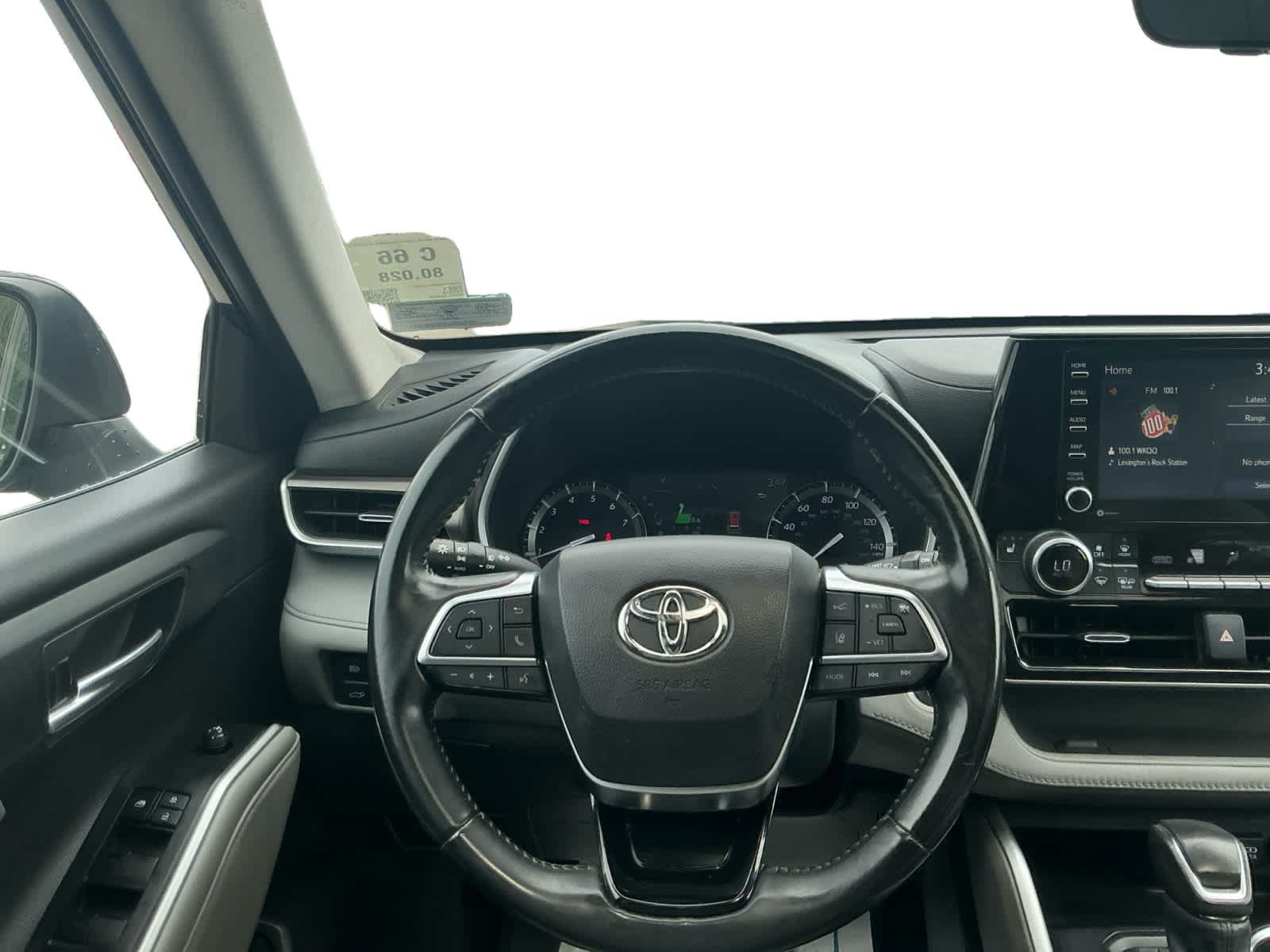 Used 2021 Toyota Highlander XLE AWD/4WD image 12