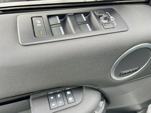 Certified 2024 Land Rover Discovery S image 11