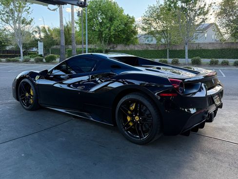 Used 2018 Ferrari 488 Spider RWD image 2