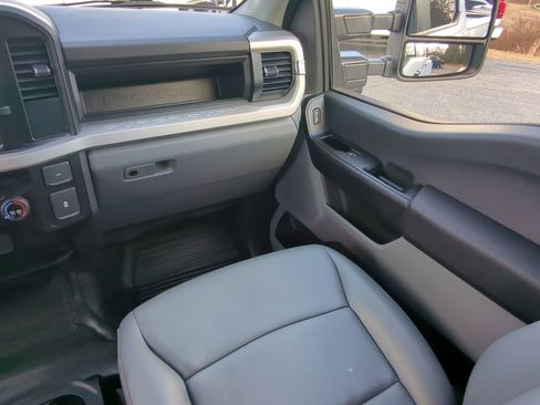 Used 2025 Ford F450 XL w/ 360-Degree Camera Package image 15