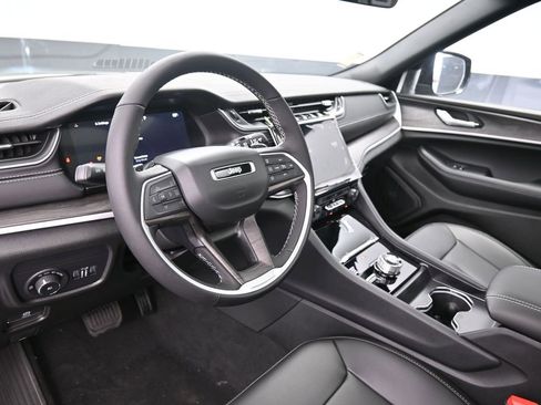 New 2025 Jeep Grand Cherokee Limited w/ Trailer Tow Package image 23