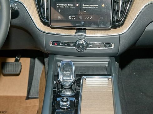 New 2026 Volvo XC60 B5 Plus w/ Protection Package Premier image 28