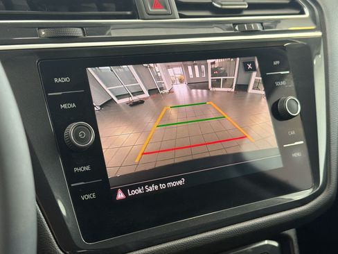 Used 2024 Volkswagen Tiguan SE FWD image 19