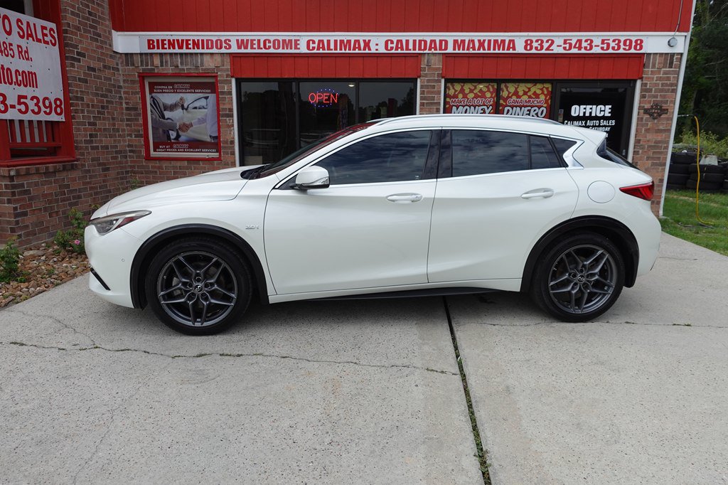 Used 2018 INFINITI QX30 Premium w/ Navigation Package FWD image 1