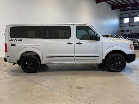 Used 2018 Nissan NV 3500 SL RWD image 7