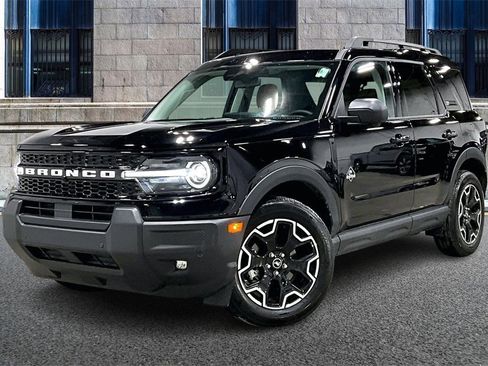 Certified 2025 Ford Bronco Sport Outer Banks w/ Outer Banks Tech Package+ image 2