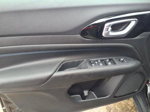 New 2026 Jeep Compass Latitude image 11