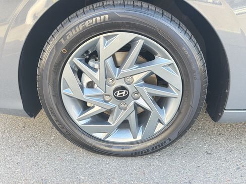 Used 2024 Hyundai Elantra SEL FWD image 3