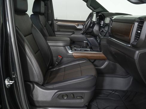 Used 2026 Chevrolet Silverado 1500 High Country w/ High Country Premium Package RWD image 9