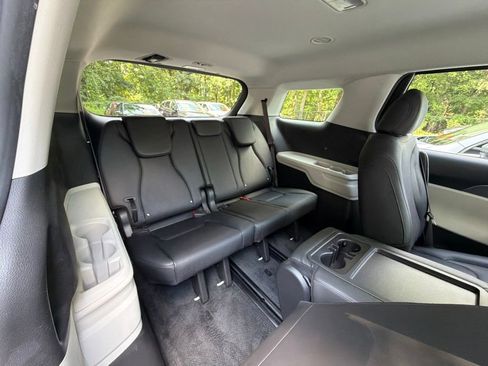 Used 2023 Kia Carnival LX FWD image 25