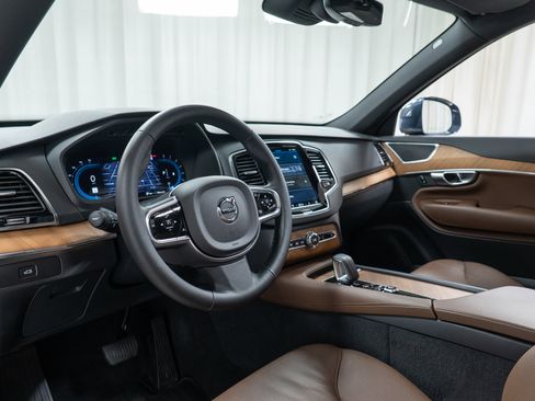 Used 2024 Volvo XC90 B6 Plus w/ Protection Package Premier image 12