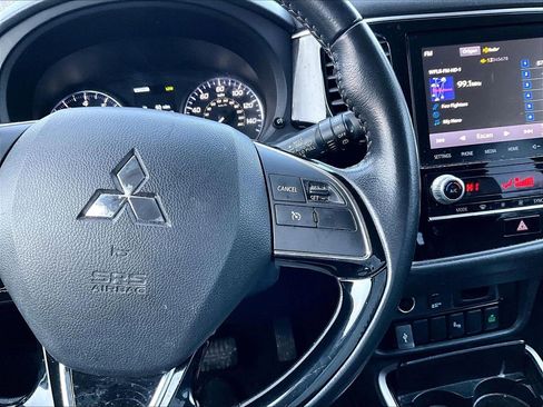 Used 2020 Mitsubishi Outlander SE image 17