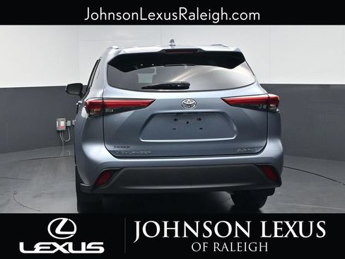 Used 2021 Toyota Highlander XLE AWD/4WD image 8