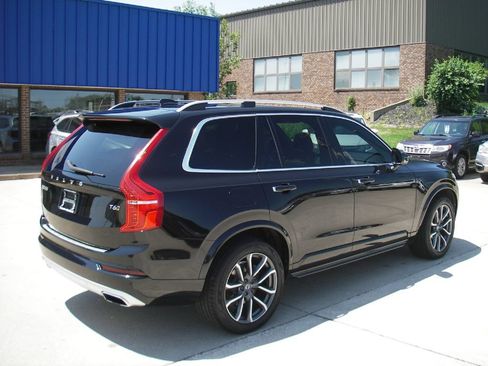 Used 2016 Volvo XC90 T6 Momentum w/ Momentum Plus Package AWD/4WD image 5