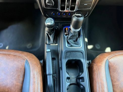 Used 2025 Jeep Wrangler Unlimited Sport AWD/4WD image 15