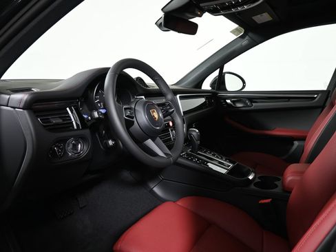 Used 2026 Porsche Macan AWD/4WD image 4