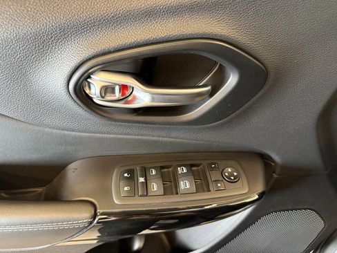 Used 2023 Jeep Cherokee Altitude Lux image 21