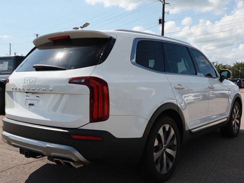 Used 2022 Kia Telluride EX w/ EX Premium Package FWD image 6