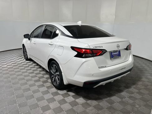 Used 2022 Nissan Versa SV FWD image 6