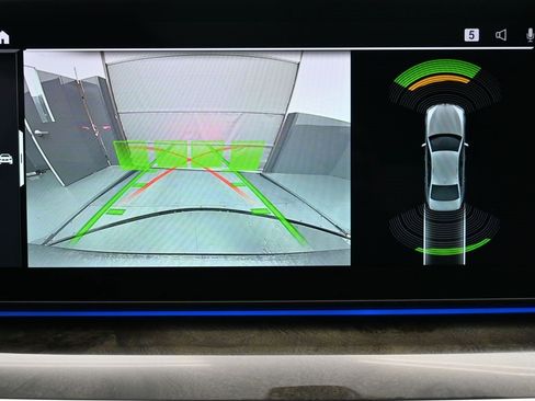 Used 2022 BMW 530i xDrive w/ Premium Package image 15