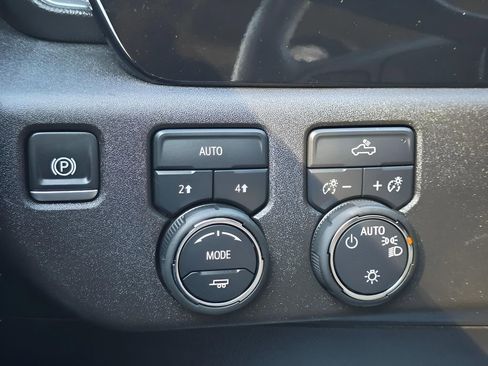 Used 2025 Chevrolet Silverado 1500 LT image 23