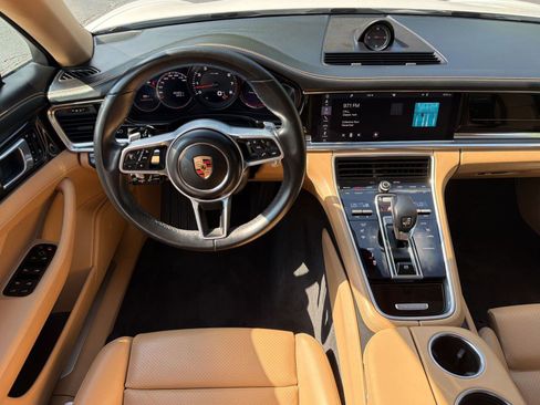 Used 2020 Porsche Panamera RWD image 27