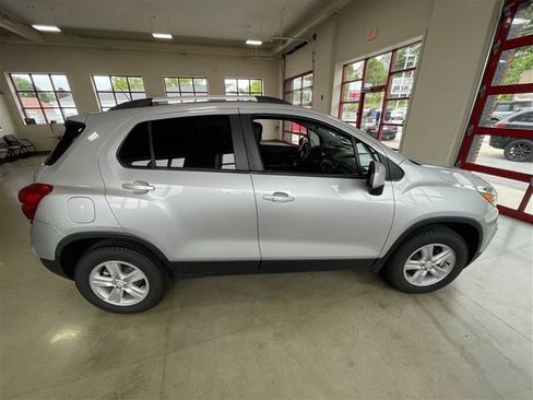 Used 2022 Chevrolet Trax LT w/ Driver Confidence Package AWD/4WD image 8