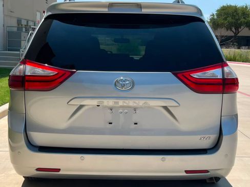 Used 2015 Toyota Sienna XLE w/ XLE Navigation Package FWD image 10