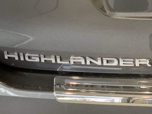 Used 2023 Toyota Highlander Platinum AWD/4WD image 11