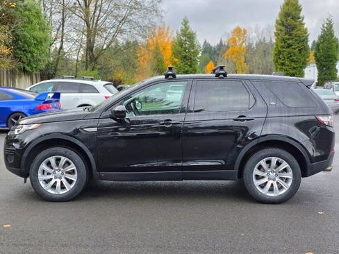 Used 2017 Land Rover Discovery Sport SE image 4
