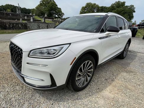 Used 2024 Lincoln Corsair Reserve w/ Rear Removable Package Tray FWD image 9