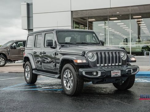 Used 2022 Jeep Wrangler Unlimited Sahara AWD/4WD image 2