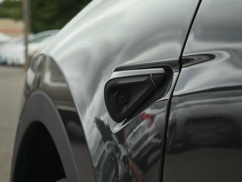Used 2025 Tesla Model Y Long Range AWD/4WD image 17