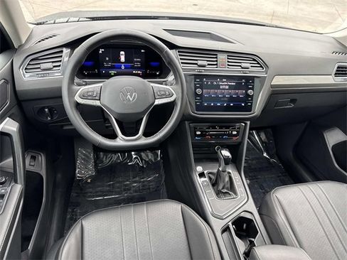 Certified 2022 Volkswagen Tiguan SE w/ Panoramic Sunroof Package image 7