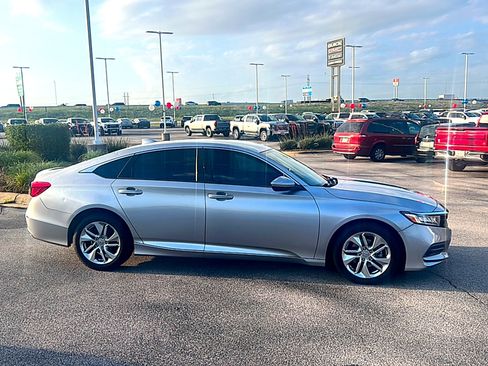 Used 2018 Honda Accord LX image 4