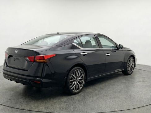 Used 2025 Nissan Altima 2.5 SV FWD image 9
