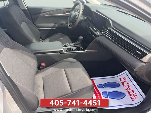 Used 2025 Toyota Camry LE FWD image 17