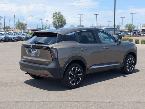 Used 2025 Nissan Kicks SV AWD/4WD image 6