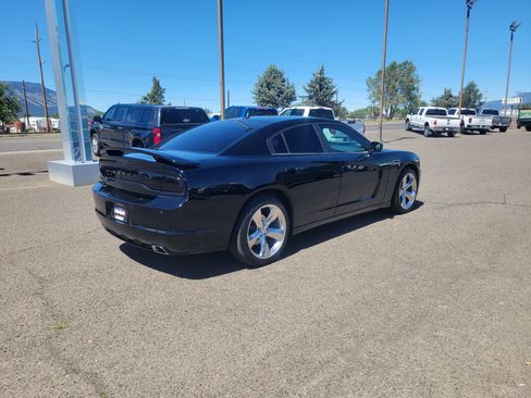 Used 2013 Dodge Charger R/T RWD image 3