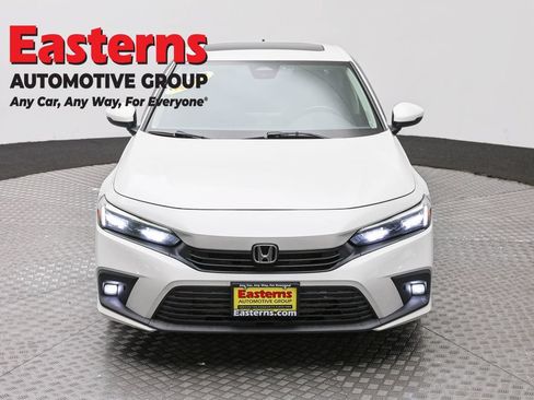 Used 2022 Honda Civic Touring image 2