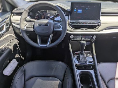 Used 2025 Jeep Compass Limited image 24
