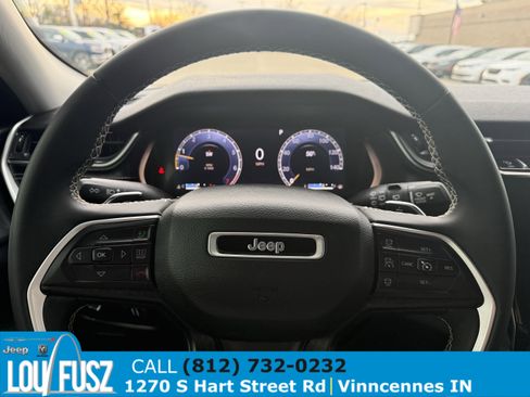 Used 2023 Jeep Grand Cherokee Laredo image 15