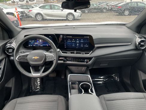 Used 2025 Chevrolet Equinox LT image 32