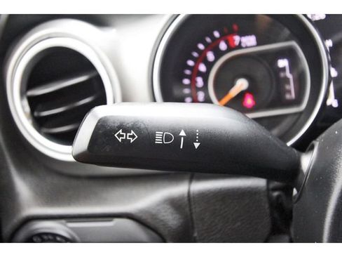 Used 2019 Jeep Wrangler Unlimited Sahara w/ Uconnect 4C Nav & Sound Group AWD/4WD image 16