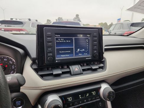 Used 2022 Toyota RAV4 XLE FWD image 19