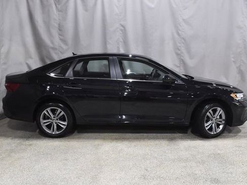 Used 2024 Volkswagen Jetta SE image 3